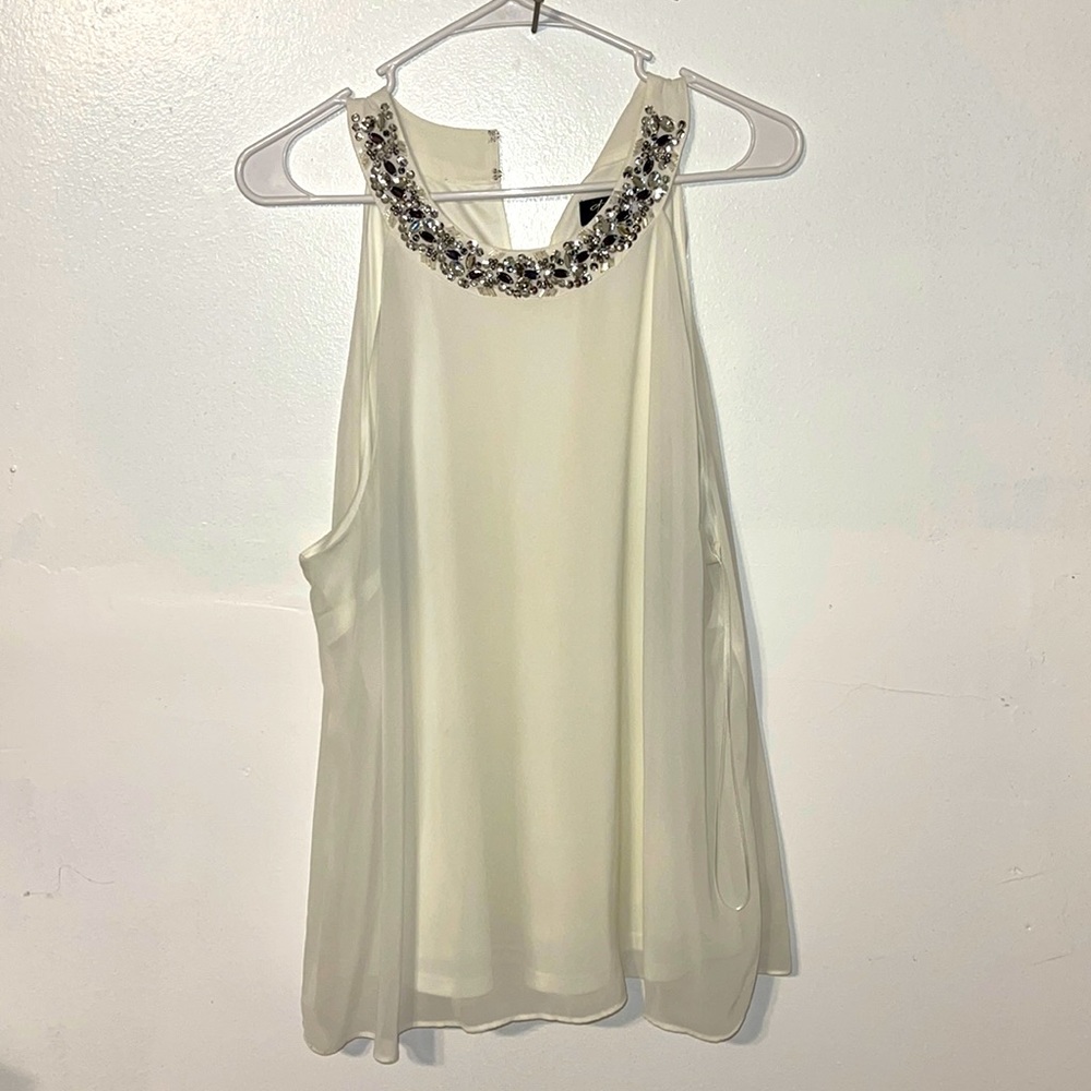 white jewel razor back blouse ✨